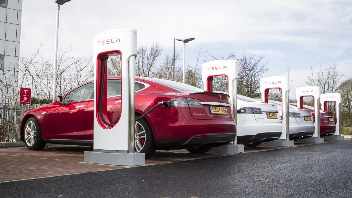 Tesla está preparando una segunda generación de supercargadores, y seguirá ampliando su red en España.