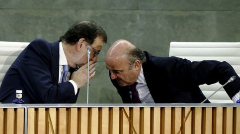 Rajoy descarta hacer ahora una  crisis por Guindos pese a la presión del PP