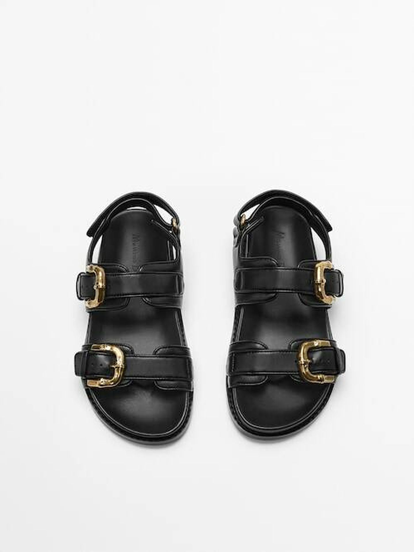 Las sandalias de Massimo Dutti. (Cortesía)