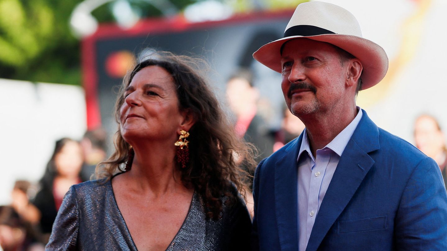 Todd Field y su mujer, Serena Rathbun, en la premiere de 'TÁR'  en Venecia (Reuters/Guglielmo Mangiapane)