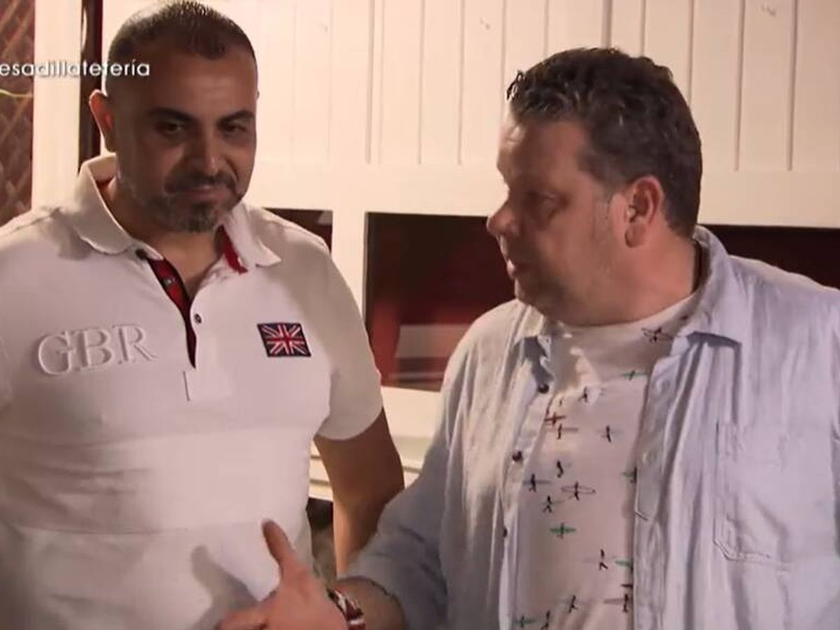 Foto: Mohamed Dris Hamed y Alberto Chicote, en 'Pesadilla en la cocina'. (Atresmedia)