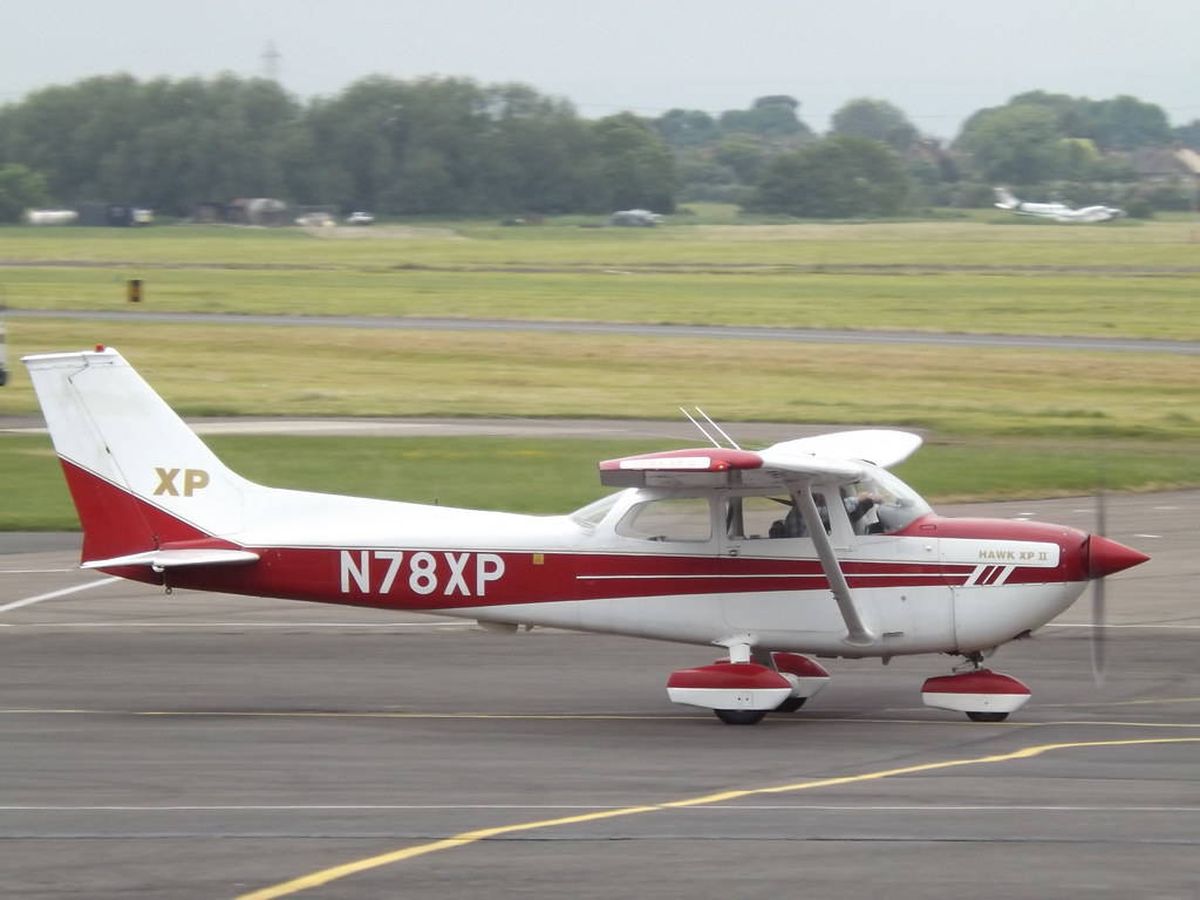 Foto: Avioneta Cessna 172 Skyhawk similar a la que está buscando la guardia costera en el norte de Gales. (James)