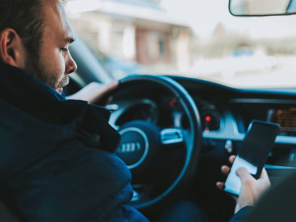 Foto:  El carné de conducir en el móvil y con la misma validez legal con la 'app' miDGT (Unplash/Alexandre Boucher)