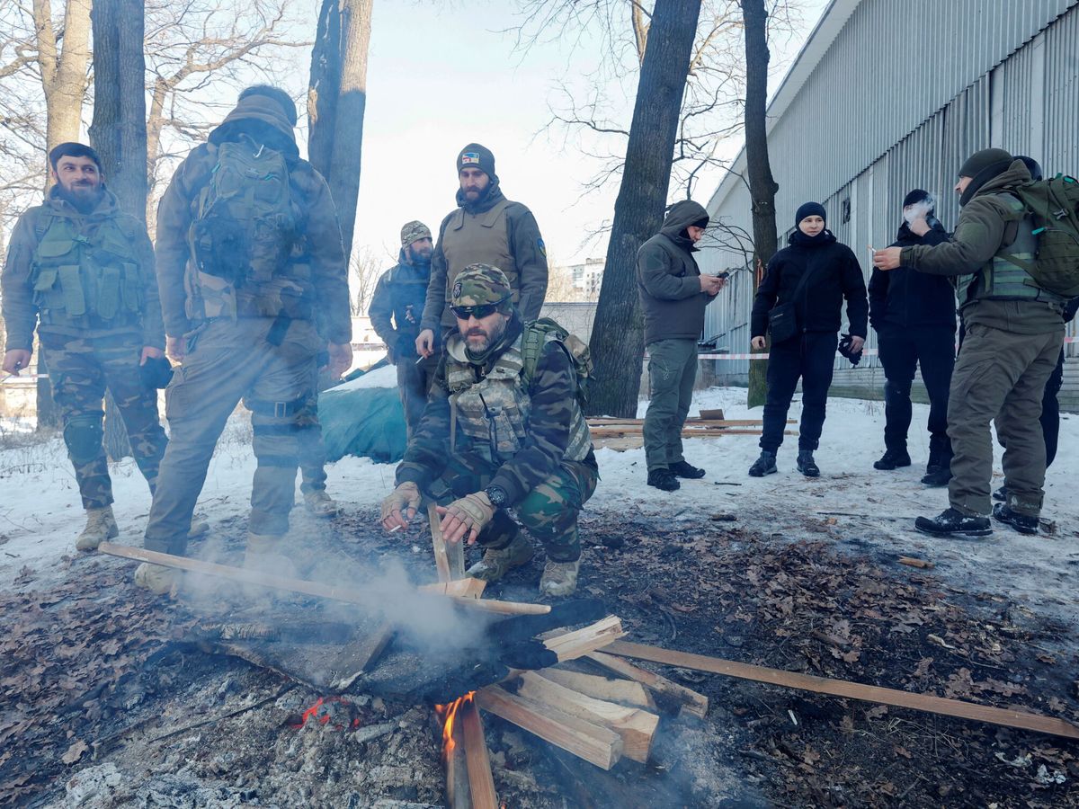 Foto: La legión organiza en Kiev ejercicios militares para civiles. (Reuters/Serhii Nuzhnenko)