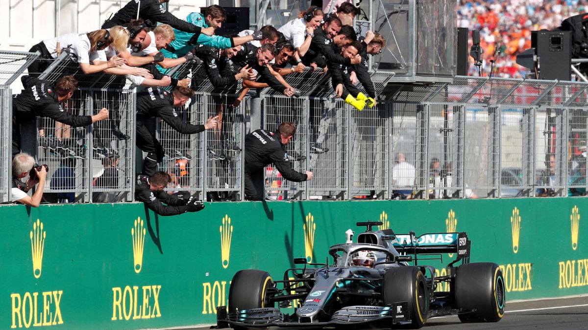 Resultado F1: Hamilton roba el triunfo a Verstappen y Carlos Sainz (5º) vuelve a brillar