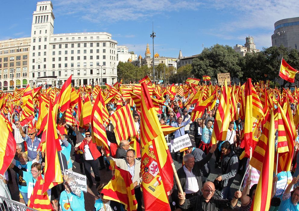 Foto: Concentración cívica convocada por la plataforma Som Catalunya, Somos España (Efe)