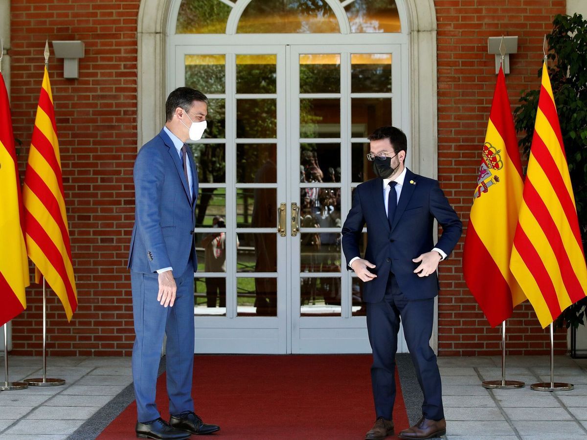 Foto: Pedro Sánchez recibe a Pere Aragonès en Moncloa. (EFE)