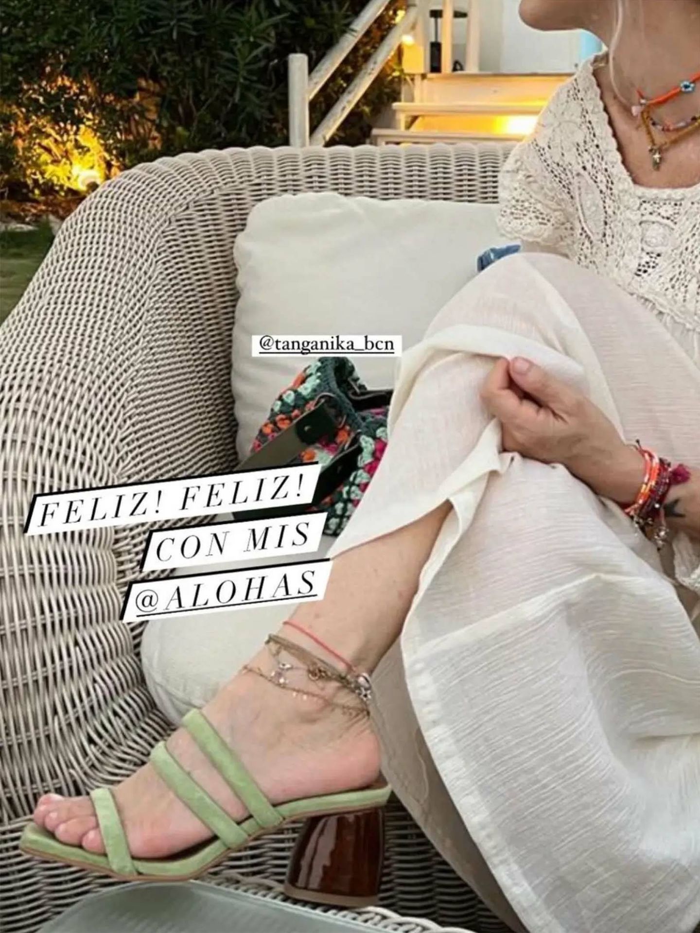 Las sandalias de tacón cómodo de Eugenia Martínez de Irujo son el zapato que más usarás en agosto. (Instagram/@eugeniamartinezdeirujo)