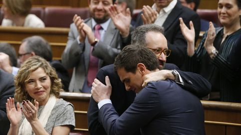 Rivera da la talla; Sánchez y Rajoy, no