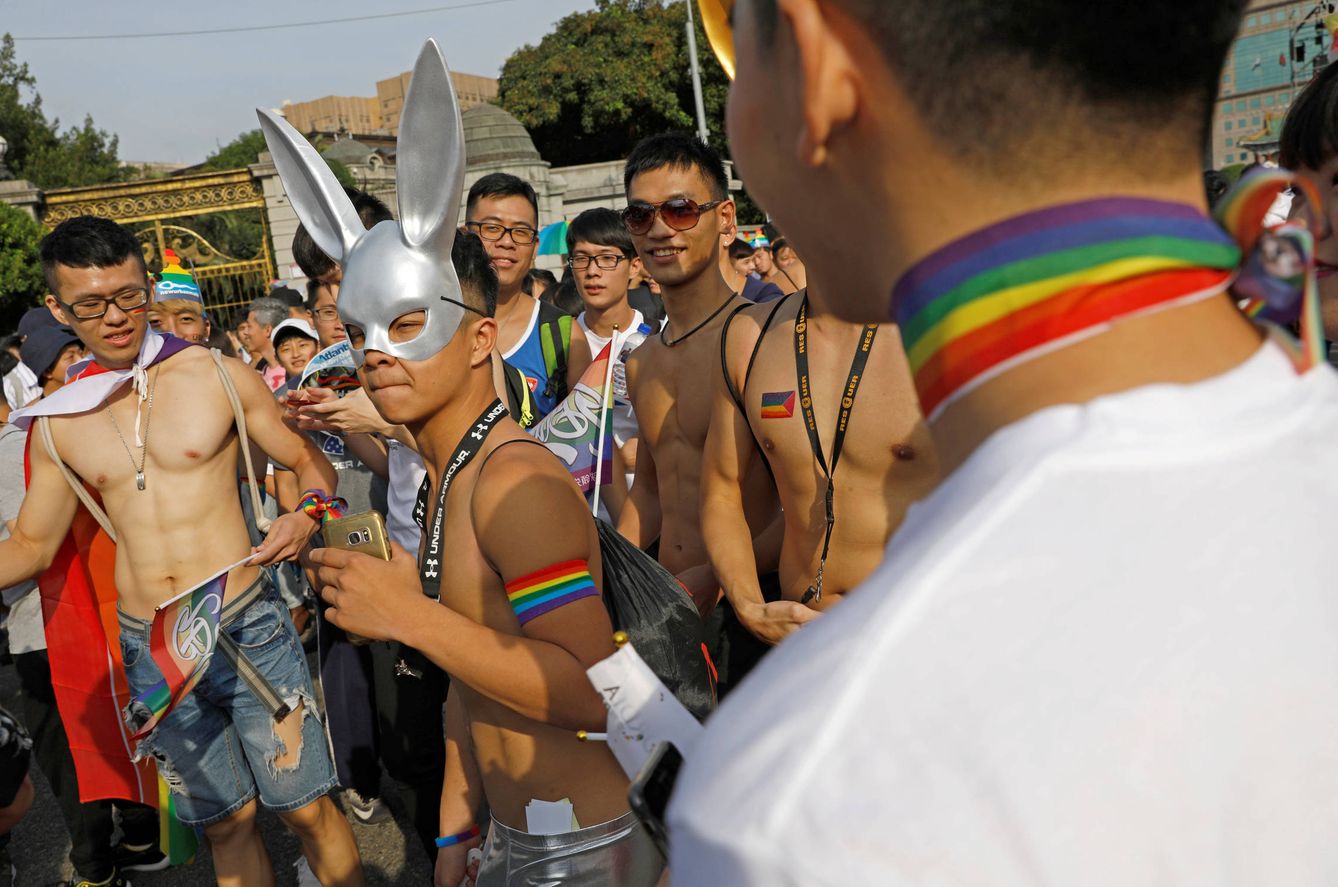 Participantes en un desfile del Orgullo Gay celebrado en Taipéi, en octubre de 2017. (Reuters)