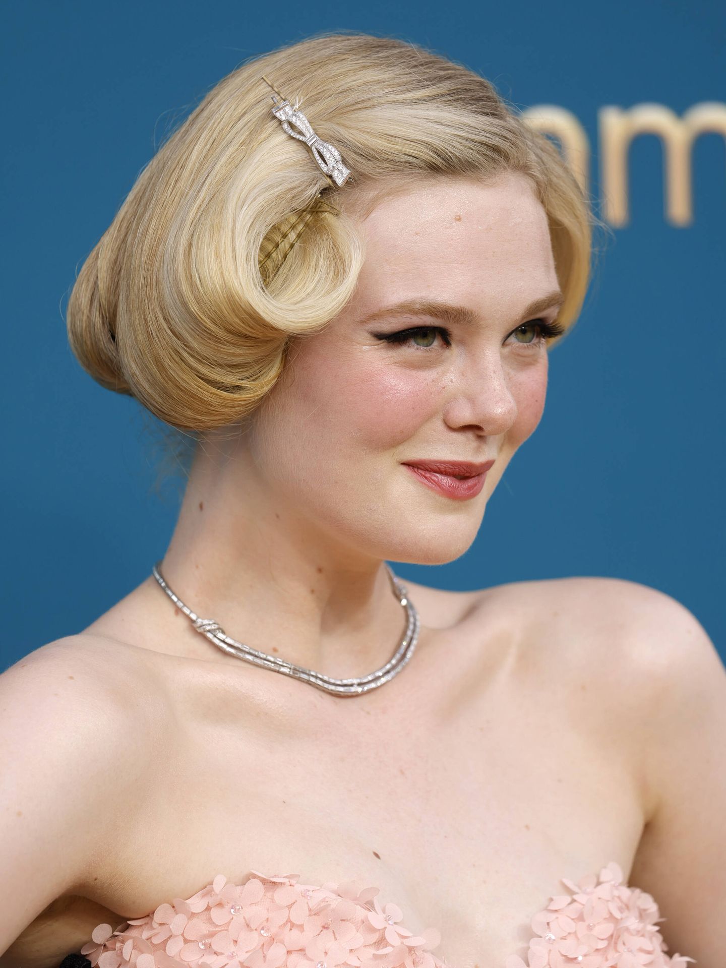 Elle Fanning, con peinado retro en los Premios Emmy. (Getty/Frazer Harrison)