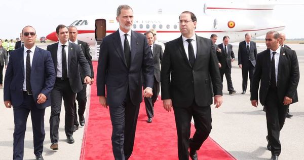 Foto: El rey Felipe VI llega a Túnez. (Twitter Casa Real)