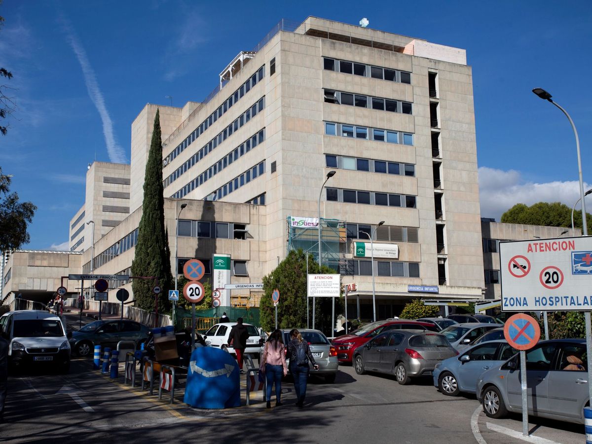Foto: Vista exterior del Hospital Materno Infantil de Málaga. (EFE/Daniel Pérez)