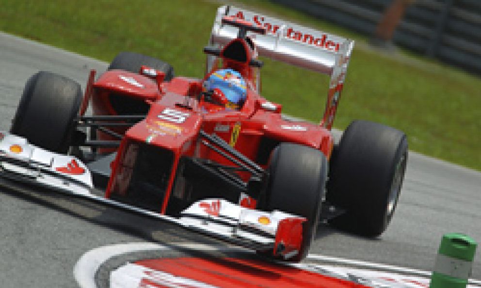 Foto: Un Fernando Alonso perfecto gana y sale líder de la 'lotería' de Malasia