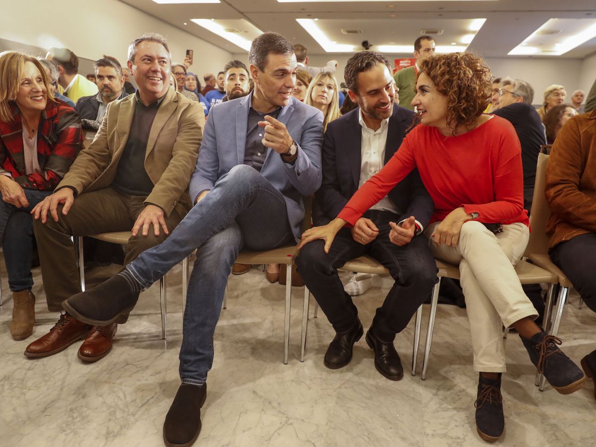 Foto: Sánchez y Espadas en un acto con el candidato del PSOE por Málaga, Daniel Pérez. (EFE/Jorge Zapata)