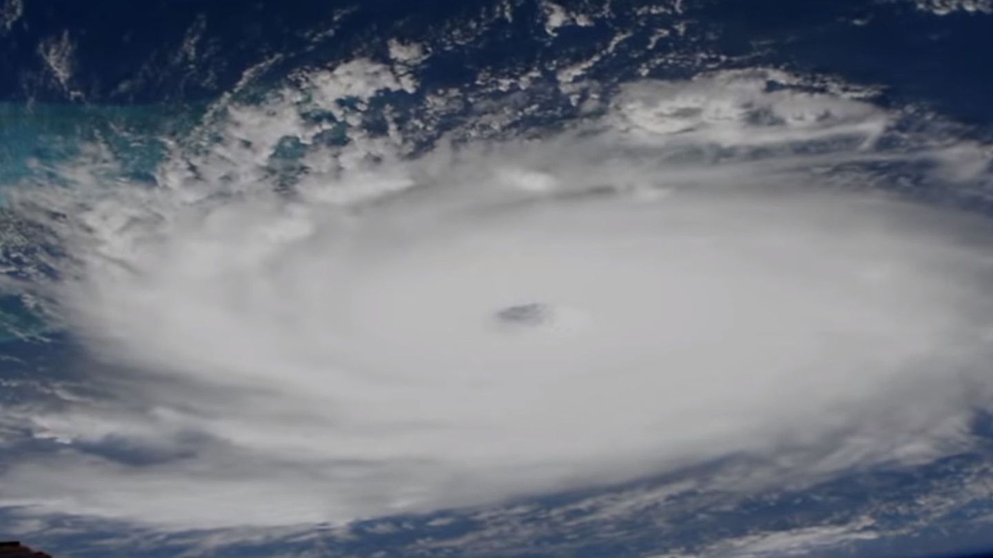 Una captura de pantalla de un video entregado por la NASA tomado de la Estación Espacial Internacional (ISS) que muestra el huracán Dorian. (EFE)