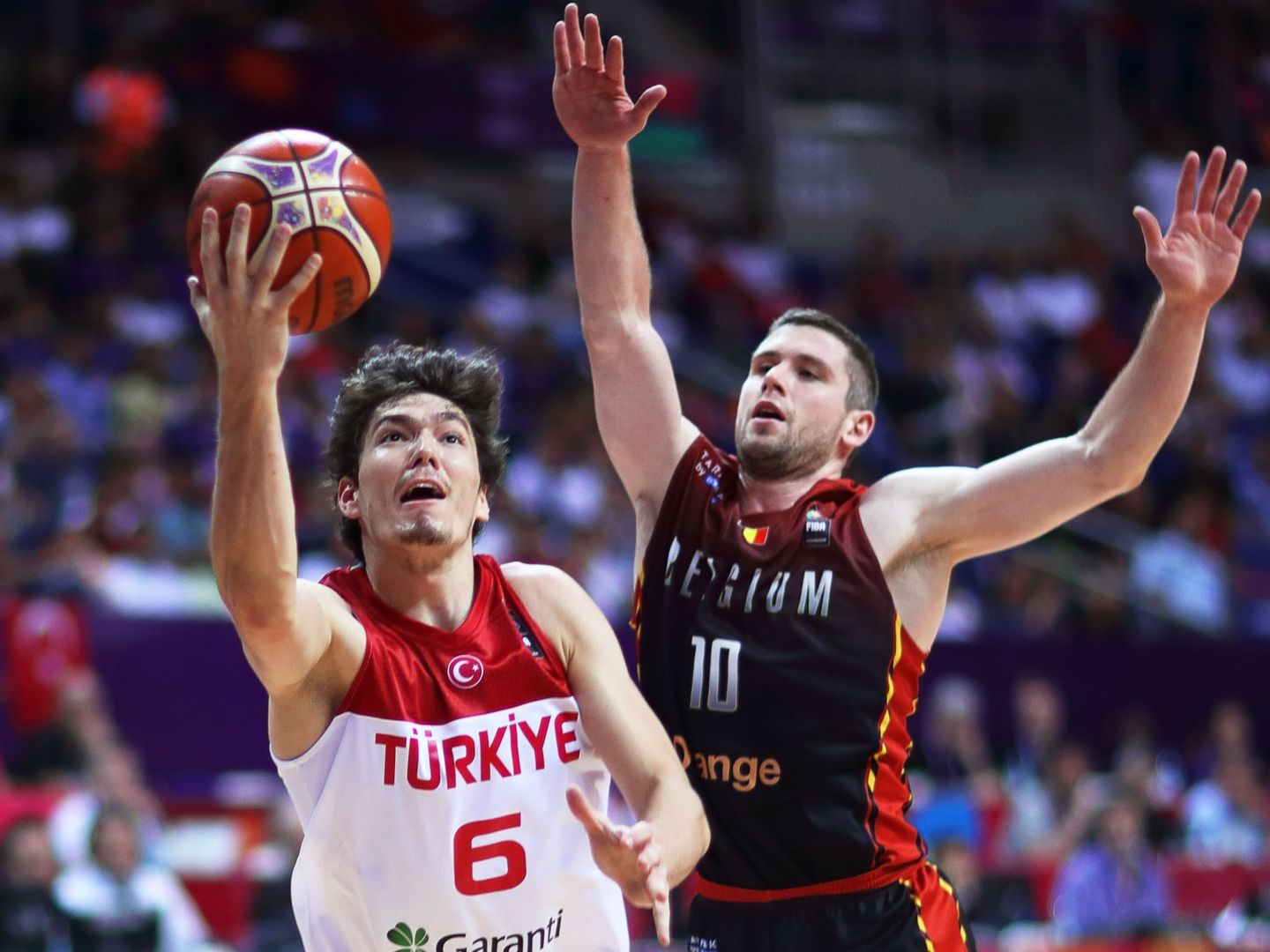 Cedi Osman, nuevo jugador de los Cleveland Cavaliers, está siendo el mejor de Turquía en el EuroBasket. (EFE)