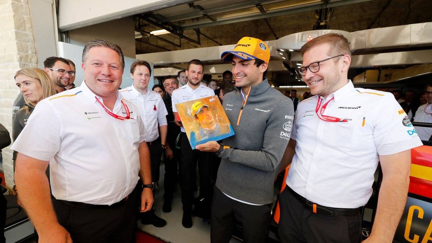 Sainz encontró en McLaren la estabilidad, el entorno humano y técnico y el apoyo para extraer su potencial. Ha terminado en Ferrari