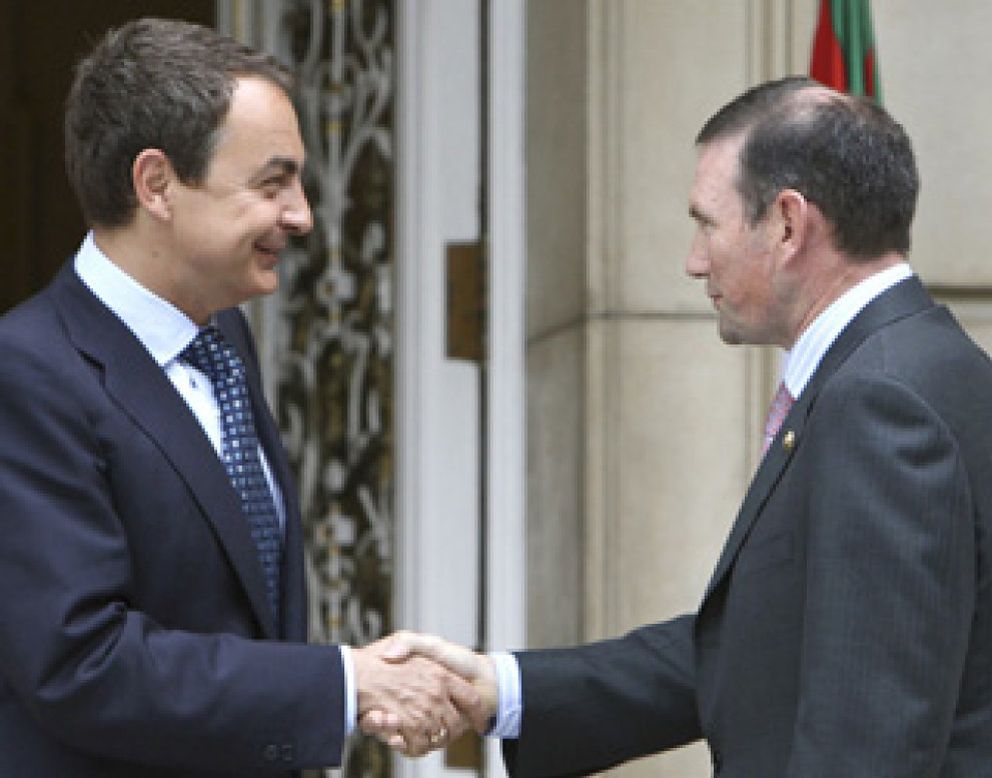 Foto: Zapatero conocía desde verano los planes de Ibarretxe tras una reunión secreta con el 'lehendakari'