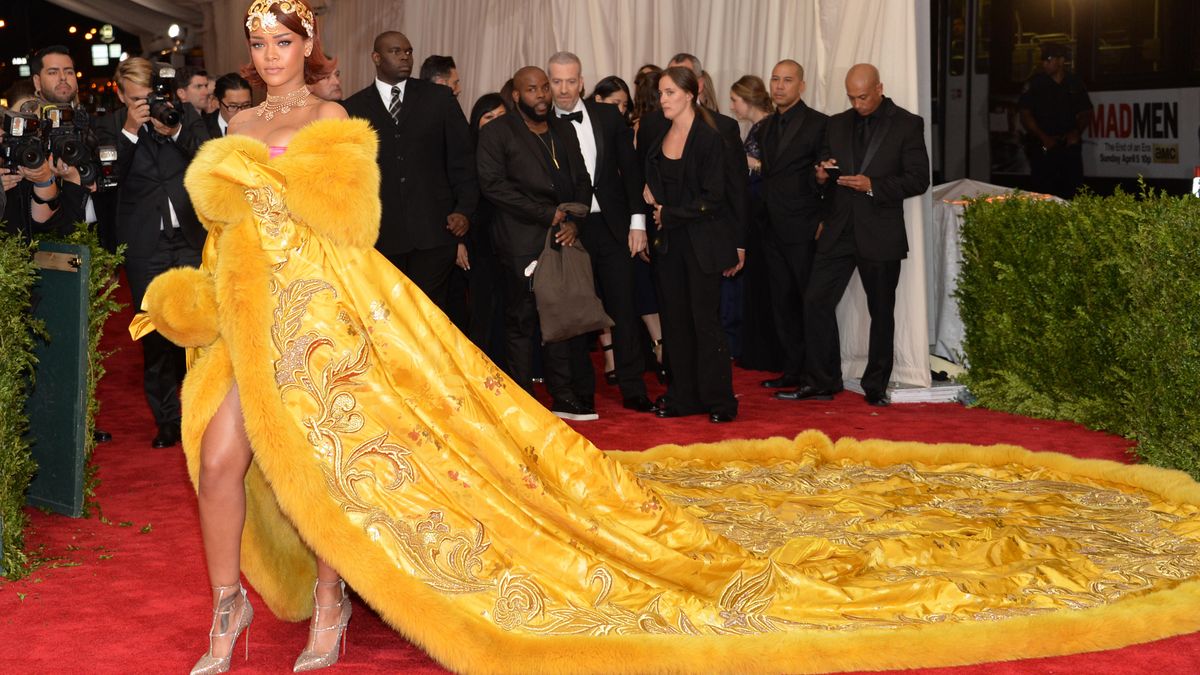 Instagram - Rihanna se ríe de la réplica de su vestido en la gala del MET en versión canina