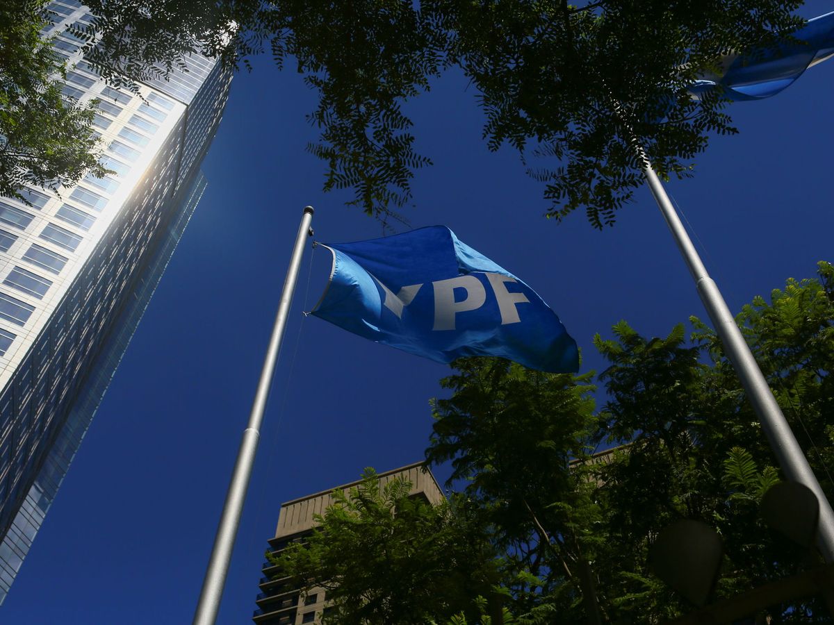 Foto: The headquarters of argentina's state energy company ypf is seen in buenos aires
