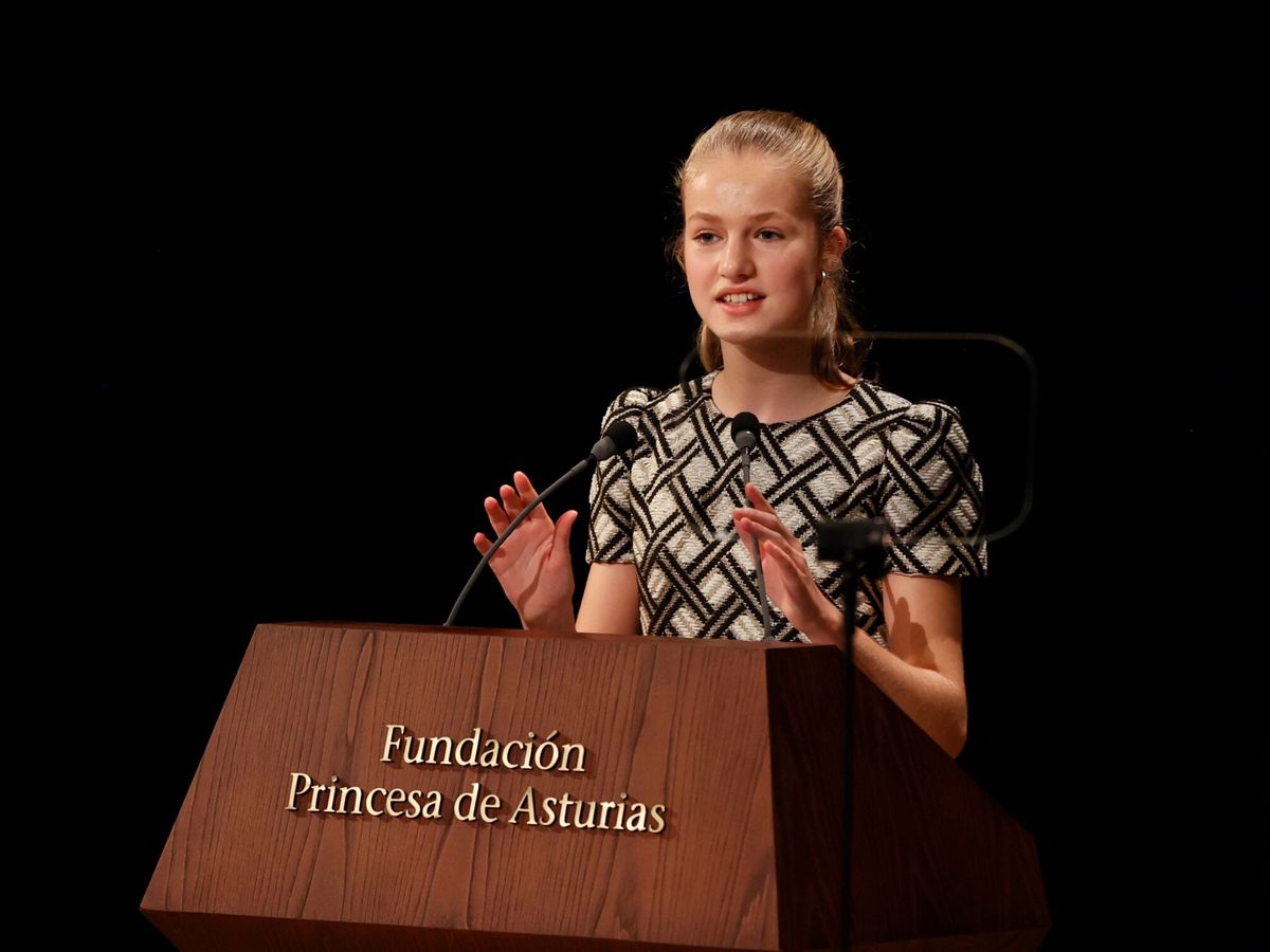 Foto: La princesa Leonor durante su discurso en Oviedo. (Efe/Ballesteros=