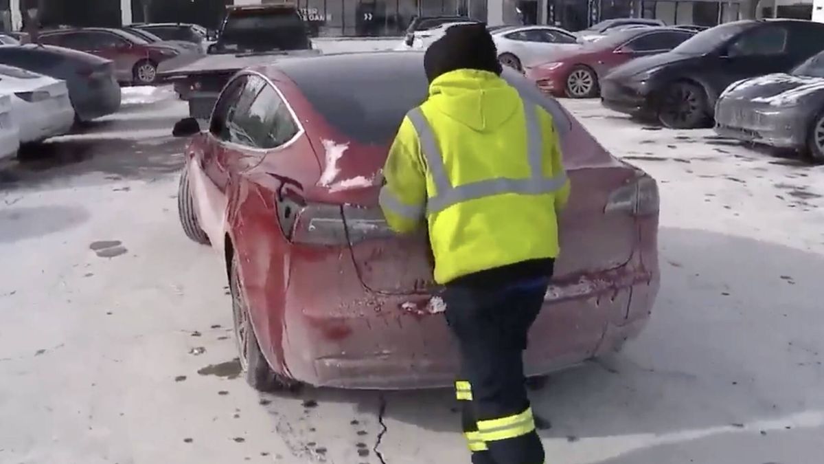 Los coches Tesla dejan tirados a conductores en EEUU: se congelan y no se pueden cargar
