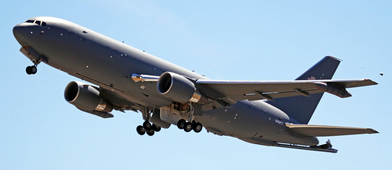 Prototipo del Boeing KC-46 despegando en pruebas en julio de 2015 (Foto: Ken Fielding)