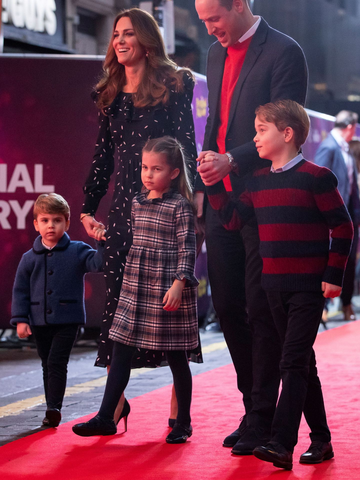 Los duques de Cambridge, con sus hijos. (Reuters/Pool/Aaron Chown)