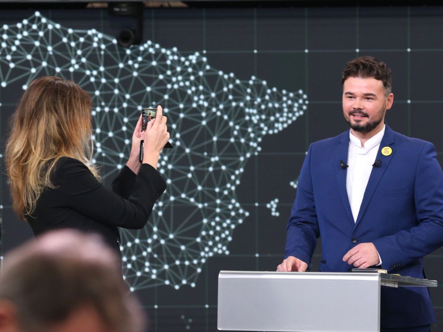El portavoz del Grupo Parlamentario ERC, Gabriel Rufián, en el debate electoral a siete en RTVE. (EFE)
