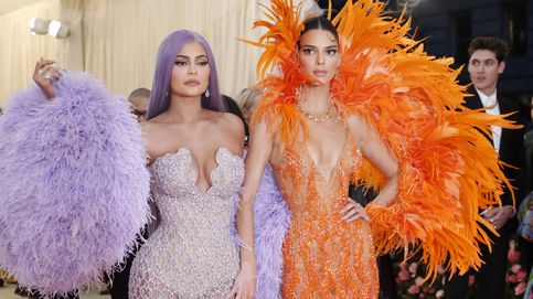 El pantalón y el short efecto piel de Kylie y Kendall Jenner para Amazon sientan genial a todas más allá de la talla y la edad