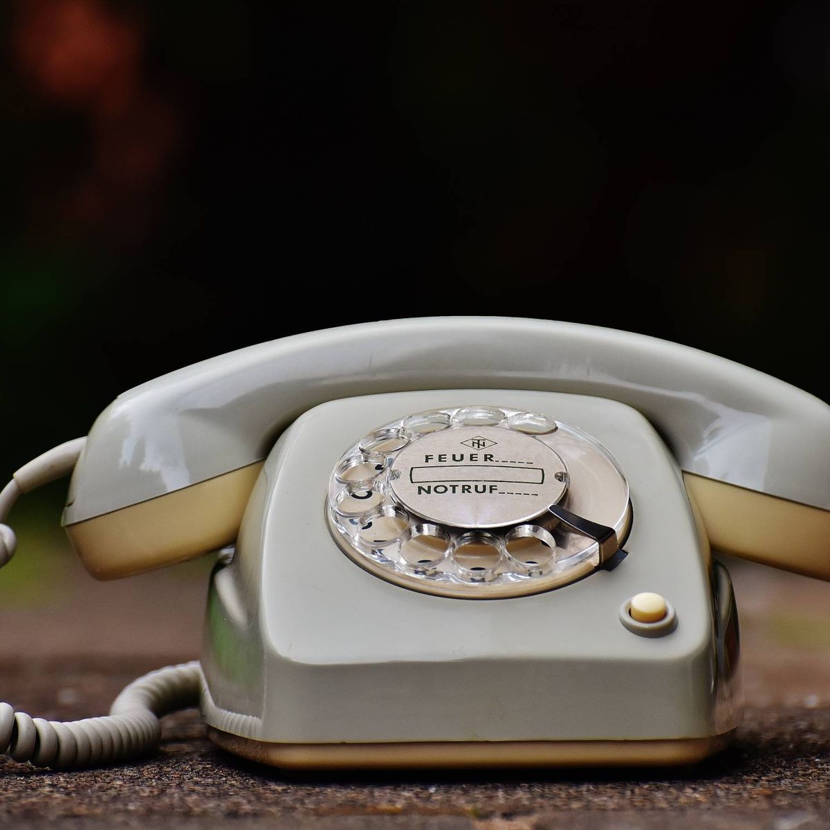 cavar síndrome Sentimental Adiós al viejo (y caro) teléfono fijo: tarifas para rebajar la factura a la  mitad