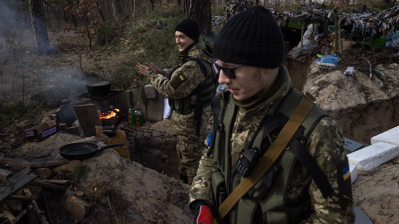 Foto: Fuerzas de Defensa Territorial en las afueras de Kiev la semana pasada. (Getty/Chris McGrath)