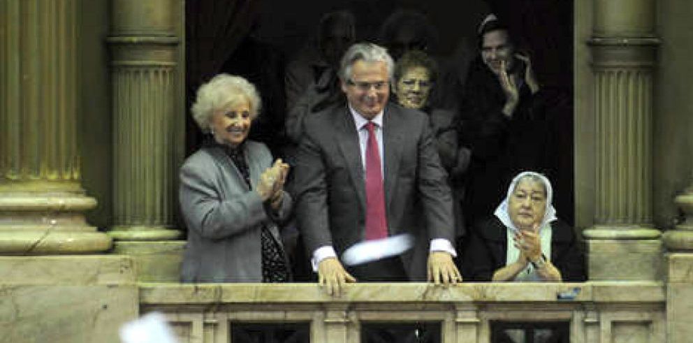 Foto: Garzón se da un baño de masas con Hebe de Bonafini y la presidenta argentina