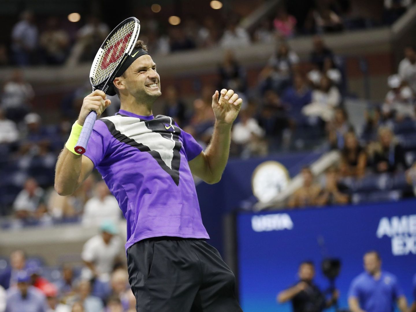 Dimitov celebra su primera victortia contra Roger Federer. (EFE)