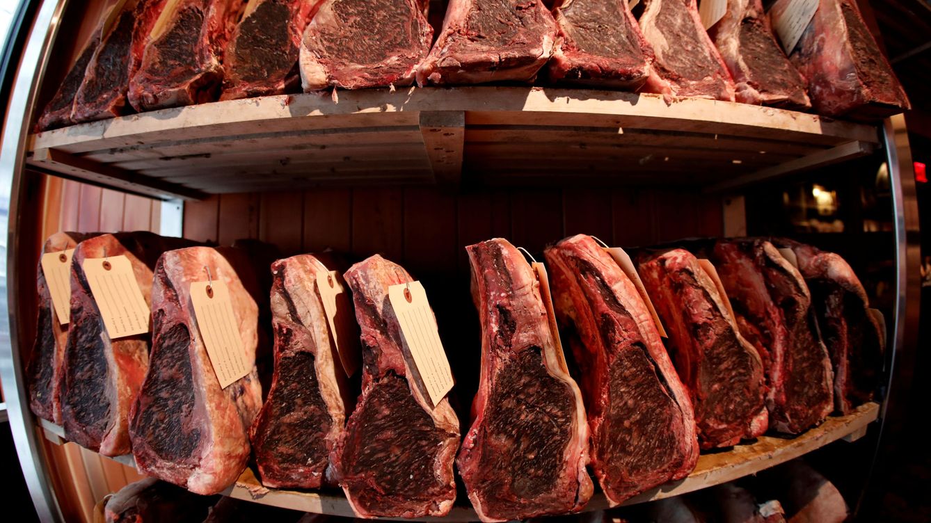 Foto: Piezas de carne en una cámara de maduración. (Reuters)