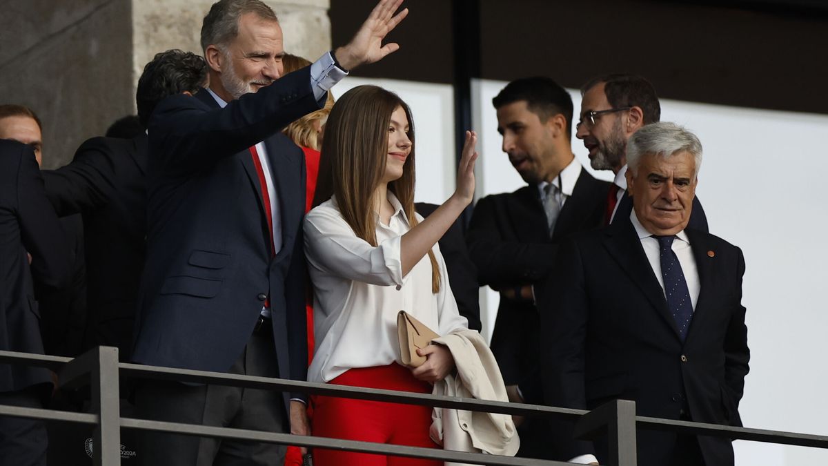Todo al rojo: así ha sido el look de la infanta Sofía para apoyar a la selección española en la final de la Eurocopa