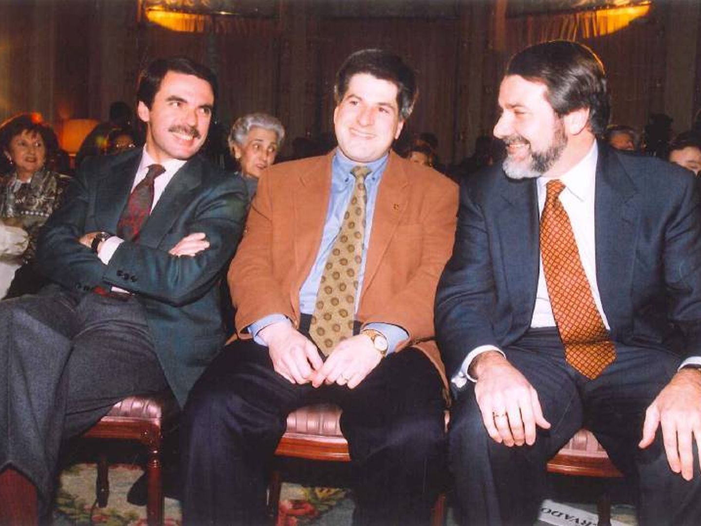 Ordoñez, con José María Aznar y Jaime Mayor Oreja, en su proclamación como candidato a alcalde de San Sebastián, tan solo cinco días antes de su asesinato. (Fundación Gregorio Ordóñez)