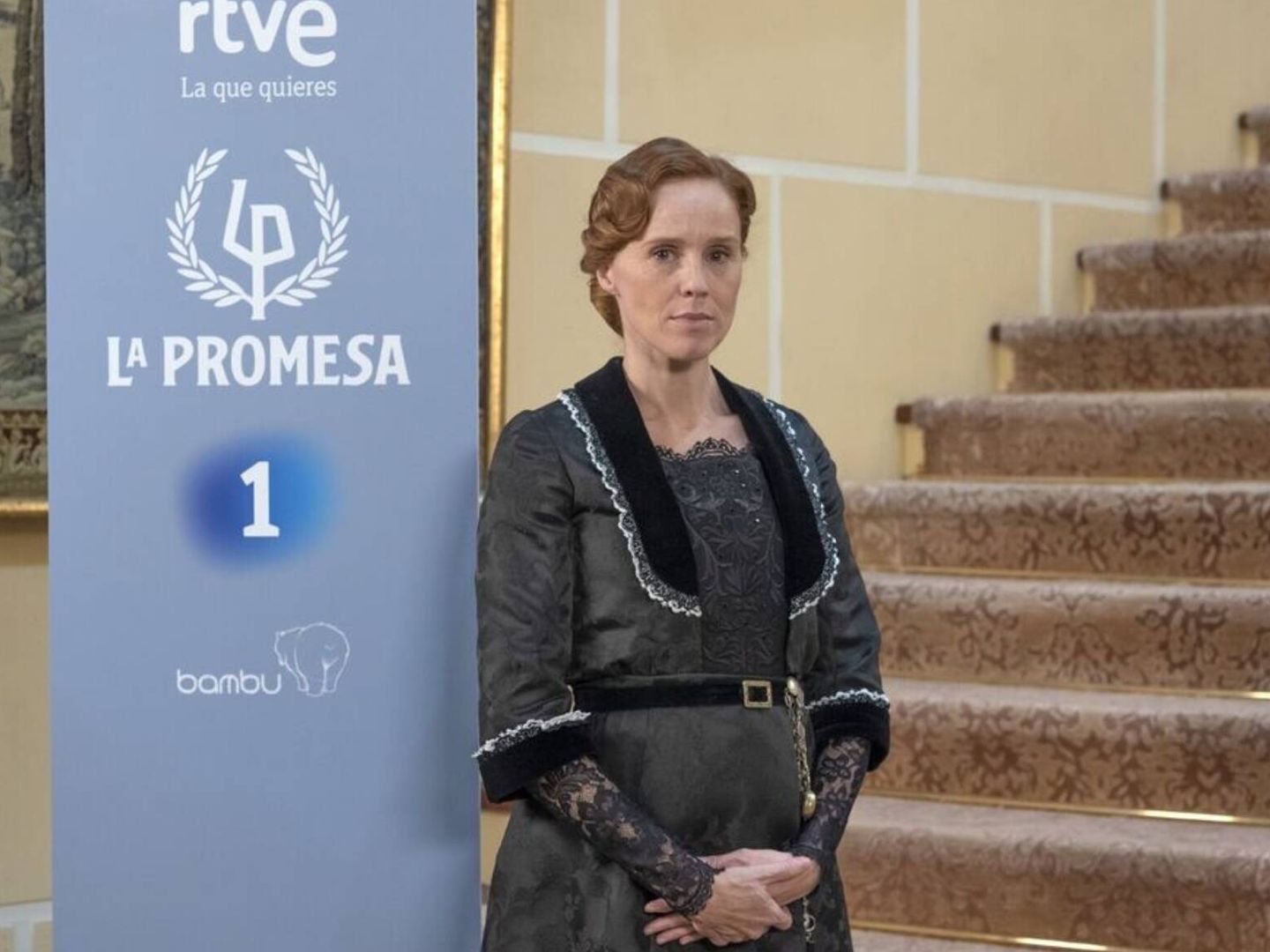 La actriz María Castro interpreta al ama de llaves Pía Adarre en 'La Promesa'. (RTVE)