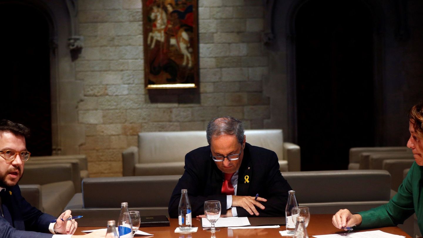 Torra, durante la reunión que ha mantenido con su vicepresidente, Pere Aragonés y varios alcaldes. (EFE)