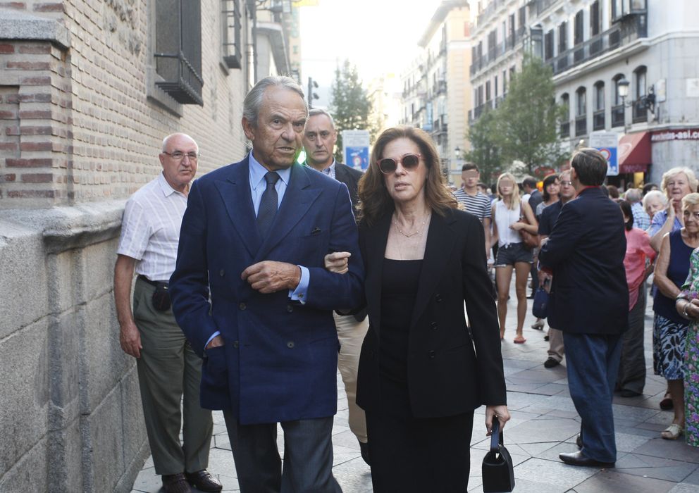Foto: El financiero Jaime Botín (izq) a su llegada al funeral de Isidoro Álvarez el pasado verano en Madrid (E.Villarino)