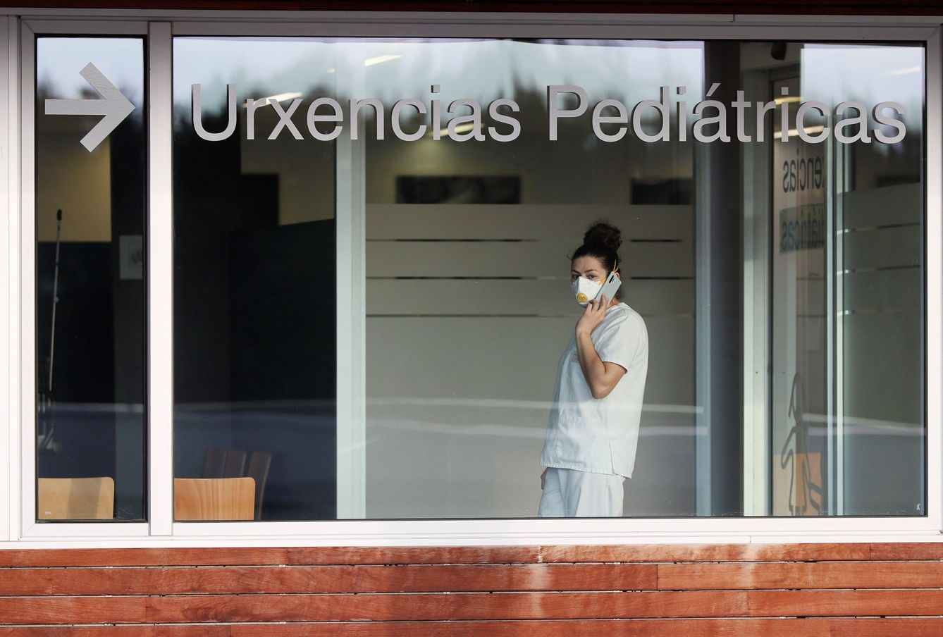 Una enfermera de urgencias pediátricas en un hospital de Galicia. (EFE)