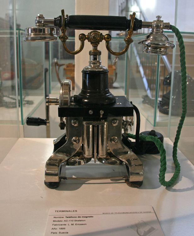 Teléfono sueco de magneto, de finales del siglo XIX. (Imagen: Toño Ramos (Patrimonio de Telefonía) | Flickr)
