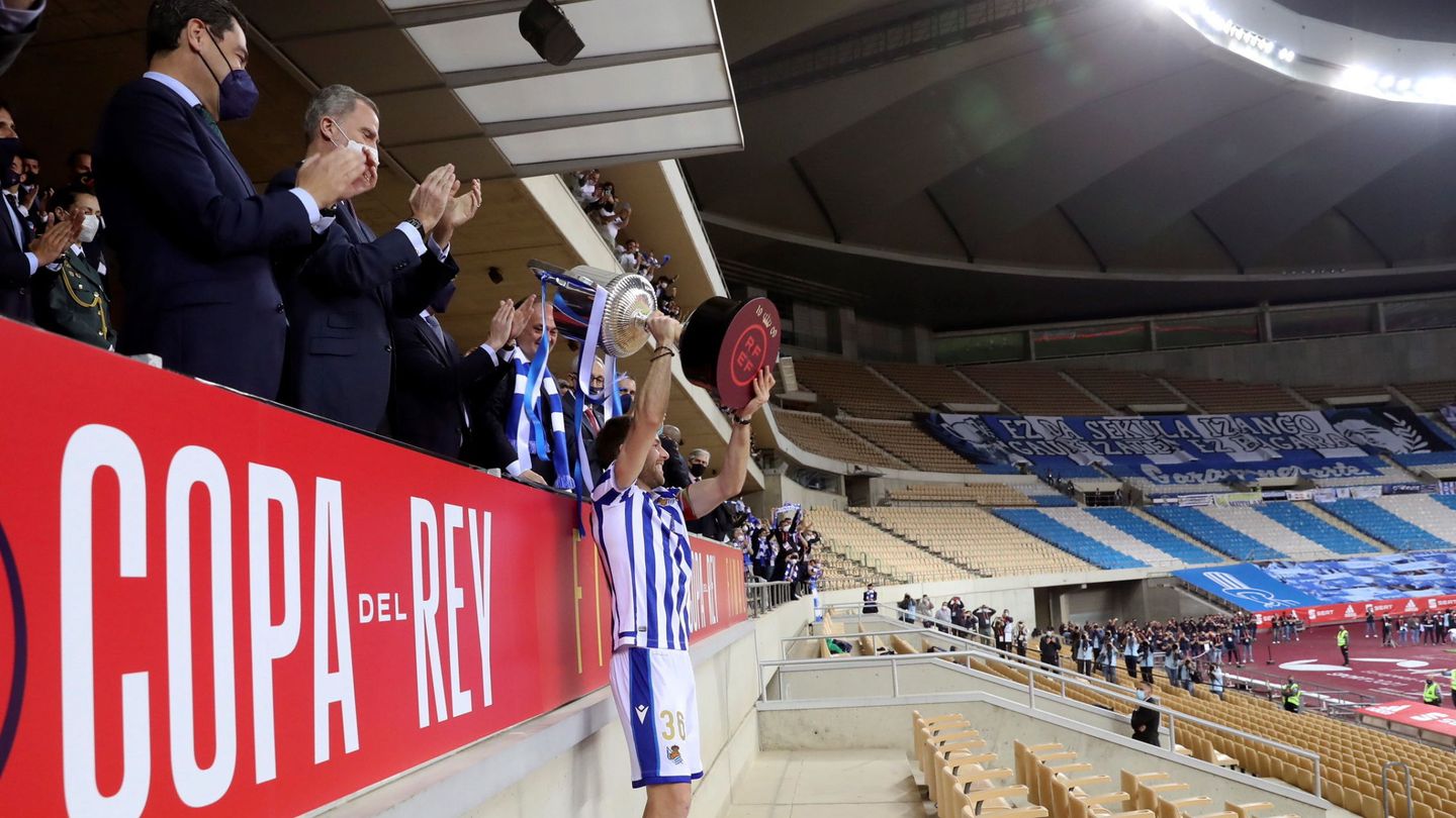 Illarramendi levantó completamente solo la Copa del Rey. (EFE/José Manuel Vidal)