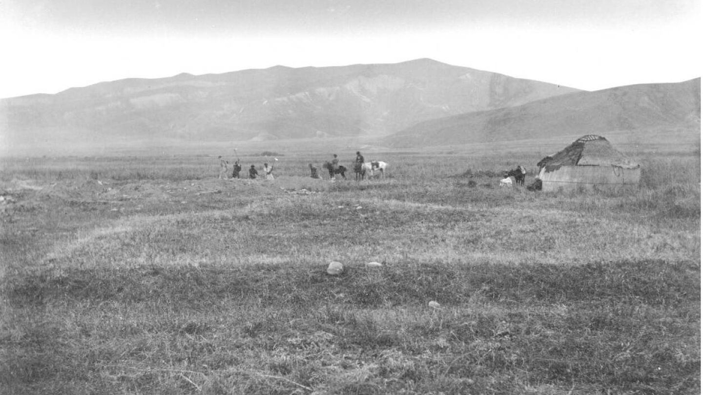 Excavación de Kara-Djigach. (A. S. Leybin, August 1886)