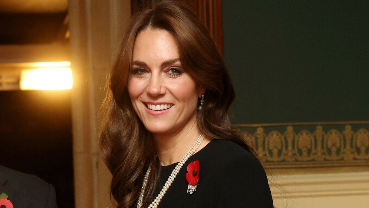 Kate Middleton recupera el glamour con un vestido negro en el Royal Albert Hall de Londres