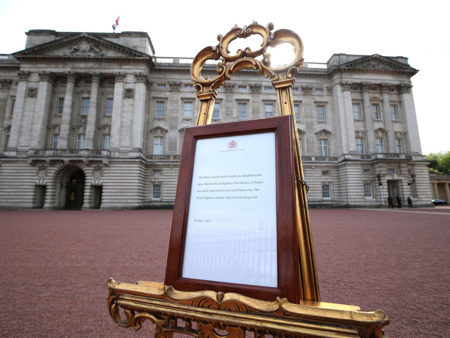 El anuncio en Buckingham Palace. (Reuters)