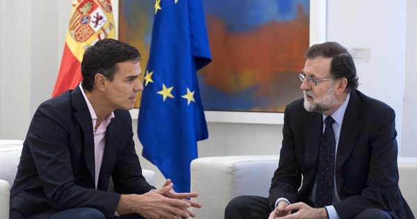 Foto: Rajoy, con Sánchez en La Moncloa. (EFE / Luca Piergiovanni)