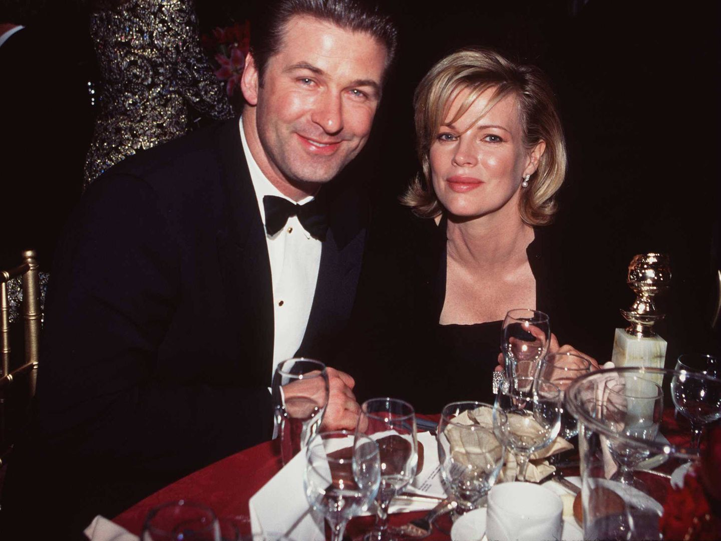  Alec Baldwin y Kim Basinger, en 1998. (Getty)