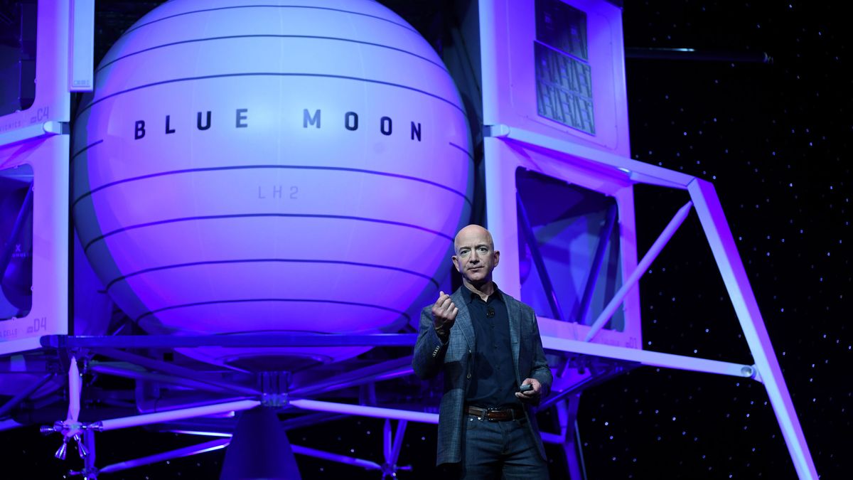 Jeff Bezos desvela un módulo espacial para viajar a la Luna (y Elon Musk se ríe de él)